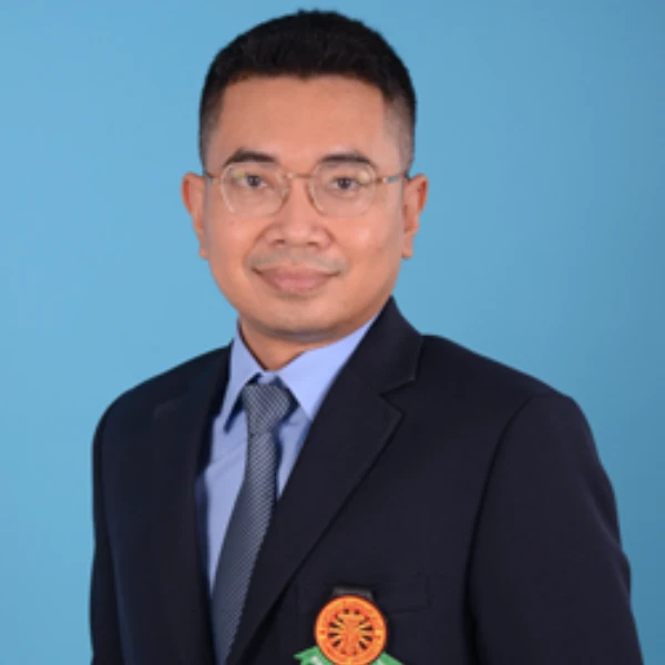 ผศ.พ.ท.นพ.พศวีร์ ขวัญช่วย