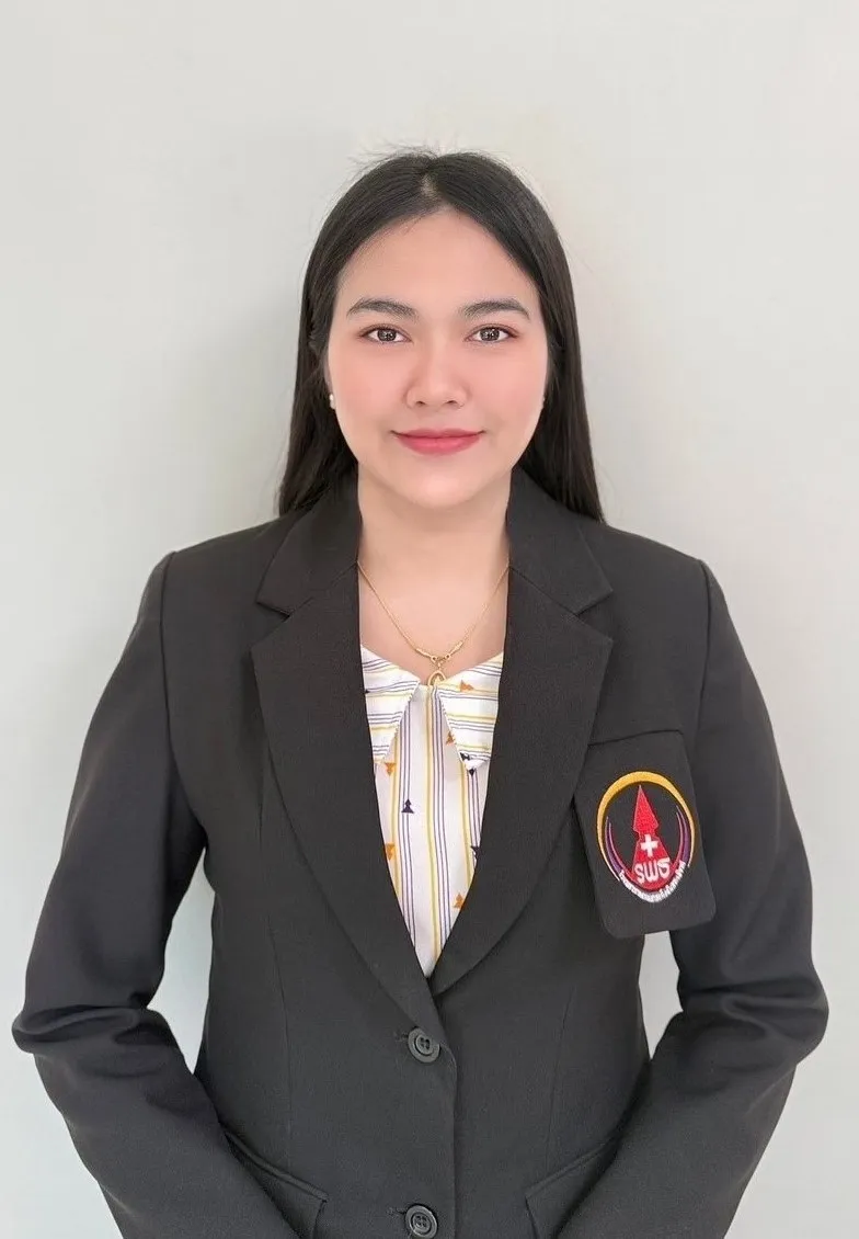สุธาทิพย์ เยี่ยมเปลี่ยน