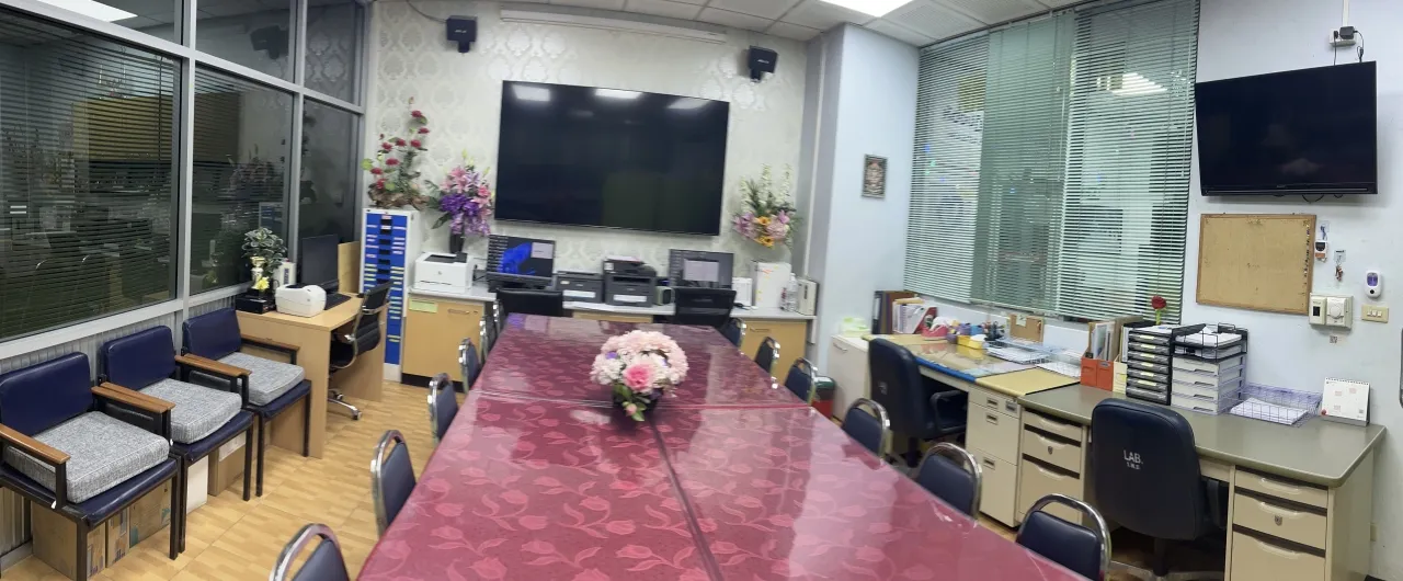 ห้องประชุมหมวดธุรการและคลังพัสดุห้องปฏิบัติการ